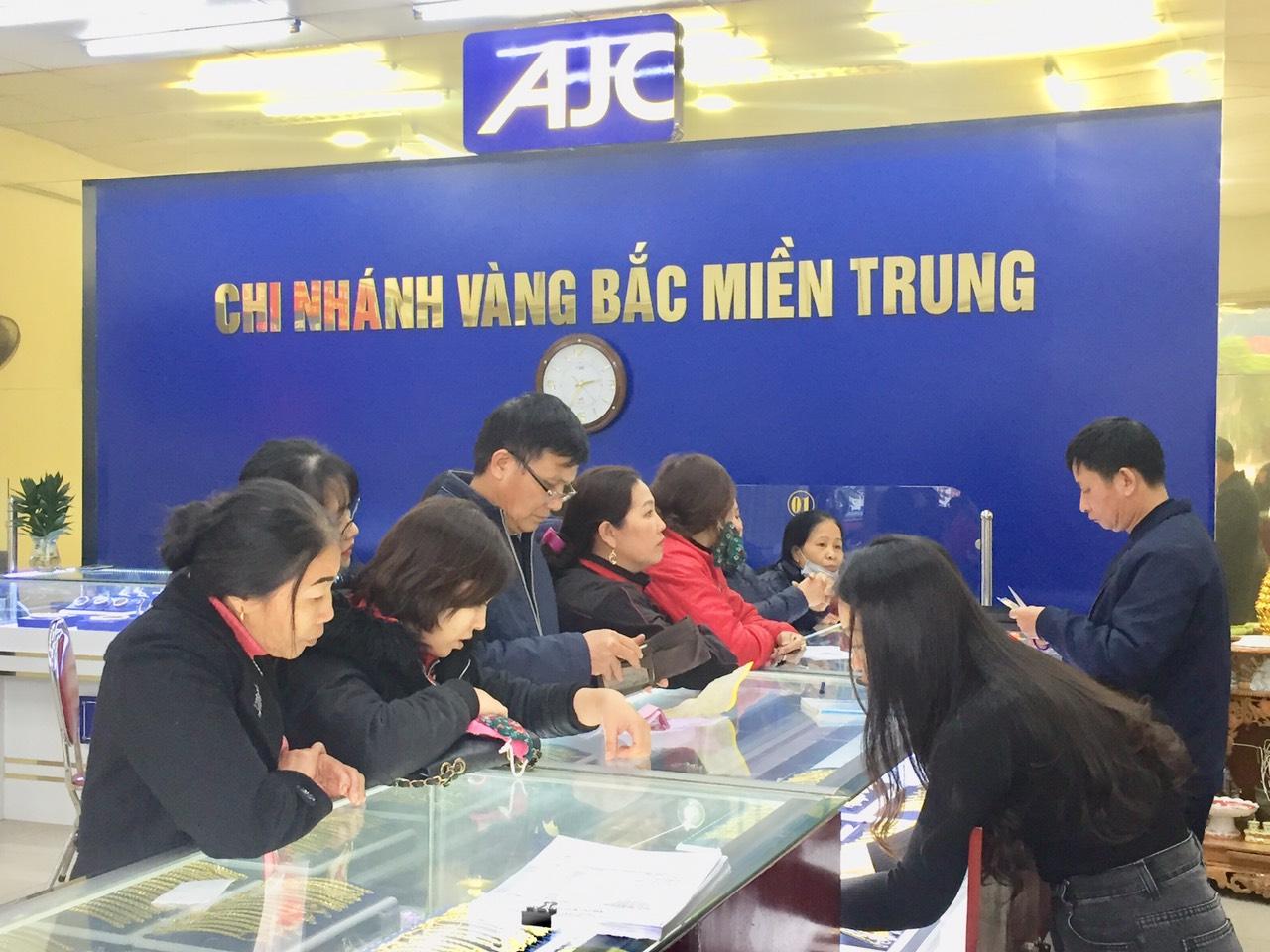 Giá vàng hôm nay 15/3: Vàng lao dốc, dài hạn có thể lên 100 triệu đồng/lượng